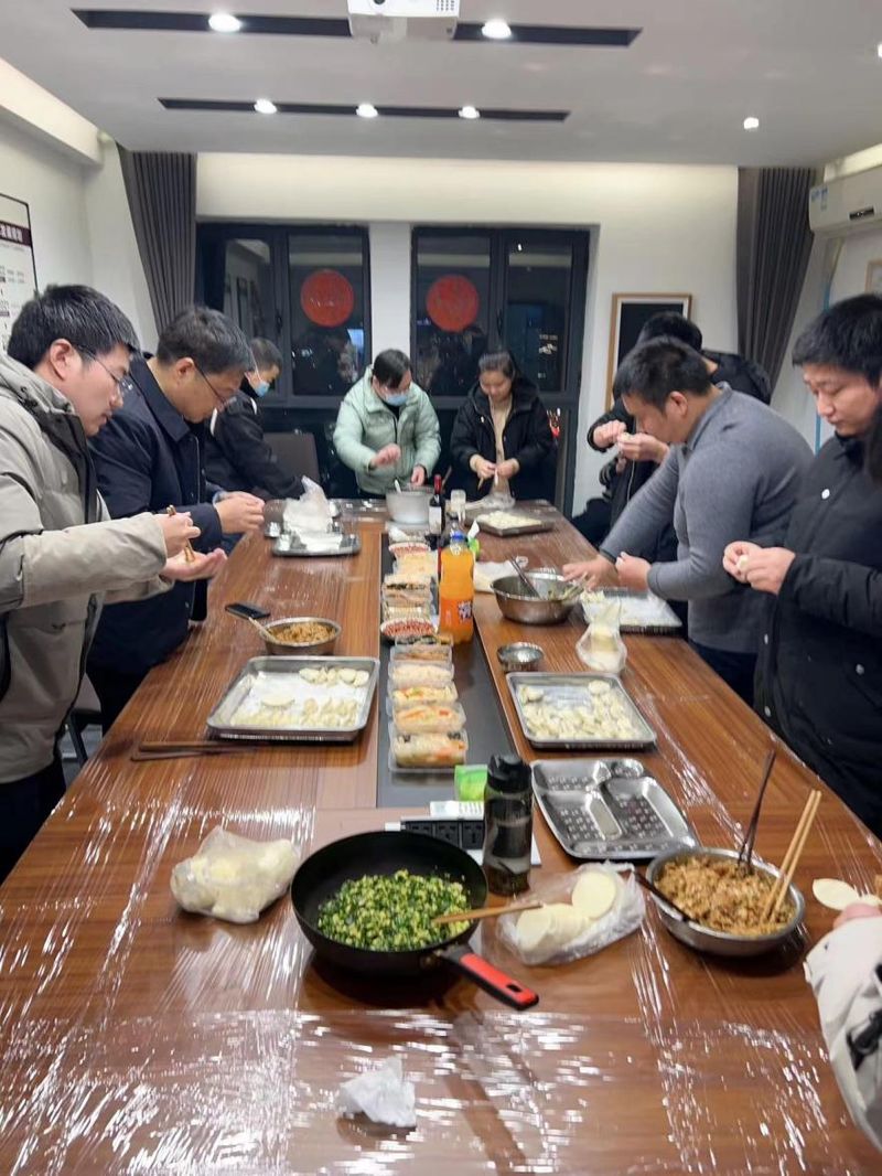 通達(dá)軟件公司組織開展“情暖冬至，餃香飄逸”冬至包餃子活動(dòng)